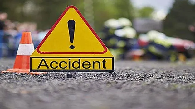 అనకాపల్లి రోడ్డు ప్రమాదం: ఇద్దరి మృతి
