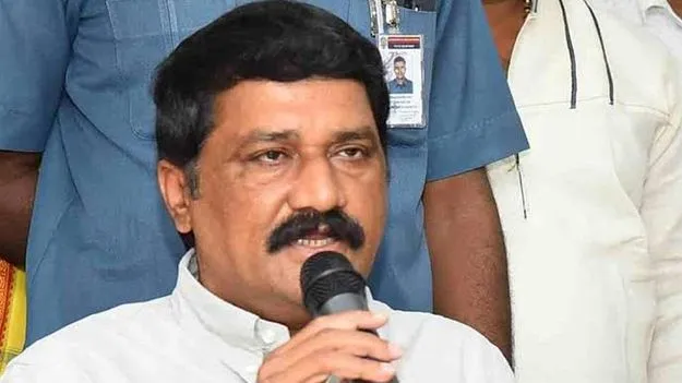 అధినాయకత్వంపై అసంతృప్తే కారణమా?.. వైసీపీ నుంచి వరుసగా నేతలు, కార్యకర్తల వలసలు