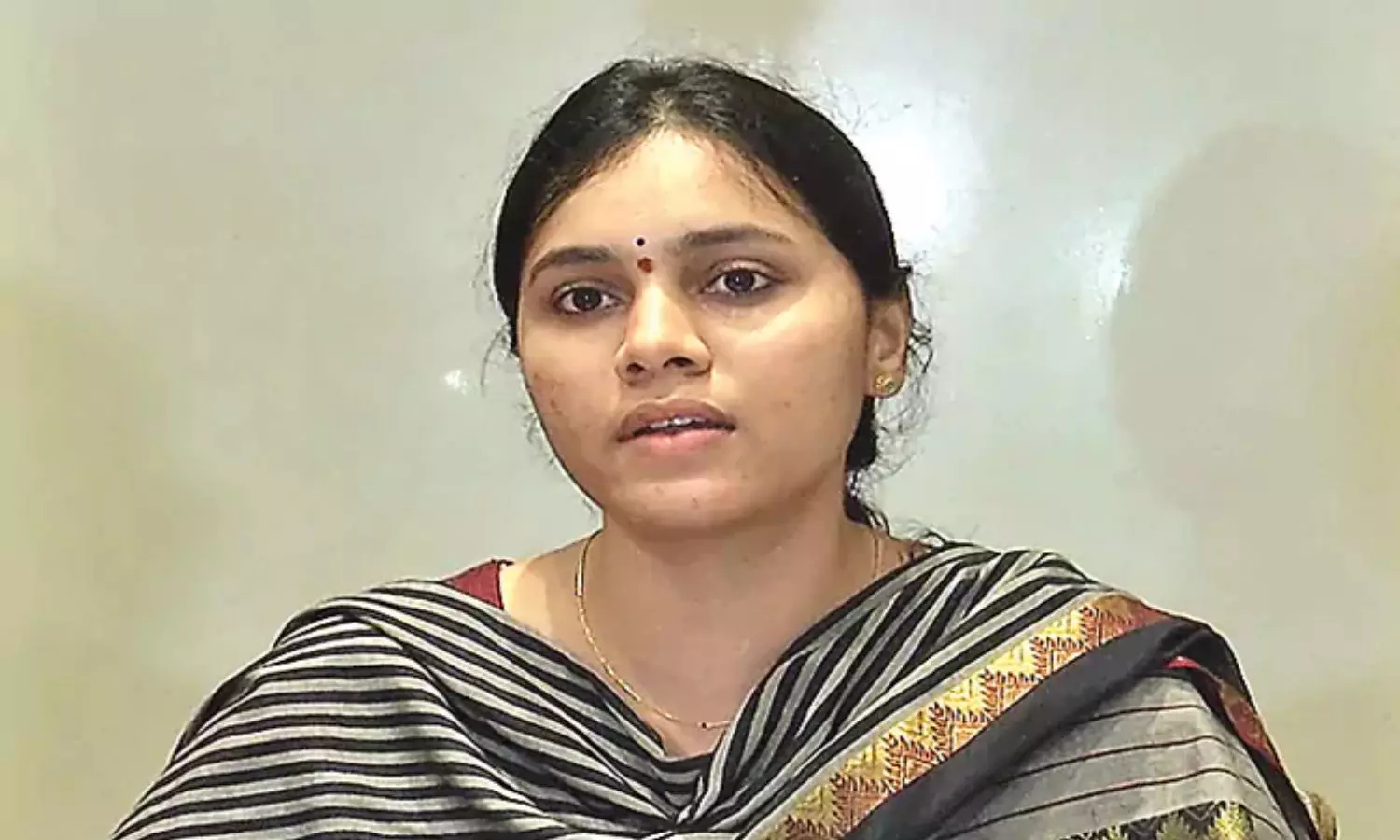 జోగి మేఘన కారు ప్రమాదం.. తండ్రి ఫిర్యాదుతో కొత్త అనుమానాలు!